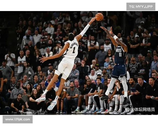 NBA盖帽王风采展现联盟防守巨星巅峰对决与历史传承 NBA盖帽王风采展现联盟防守巨星巅峰对决与历史传承